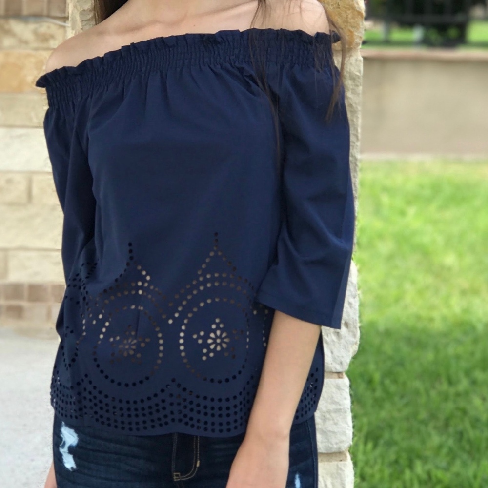Perrty blue off the shoulders blouse